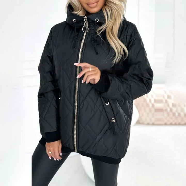 Stilvolle Damen Jacke für den Herbst, warm und vielseitig kombinierbar. Perfekt für kühle Übergangstage.
