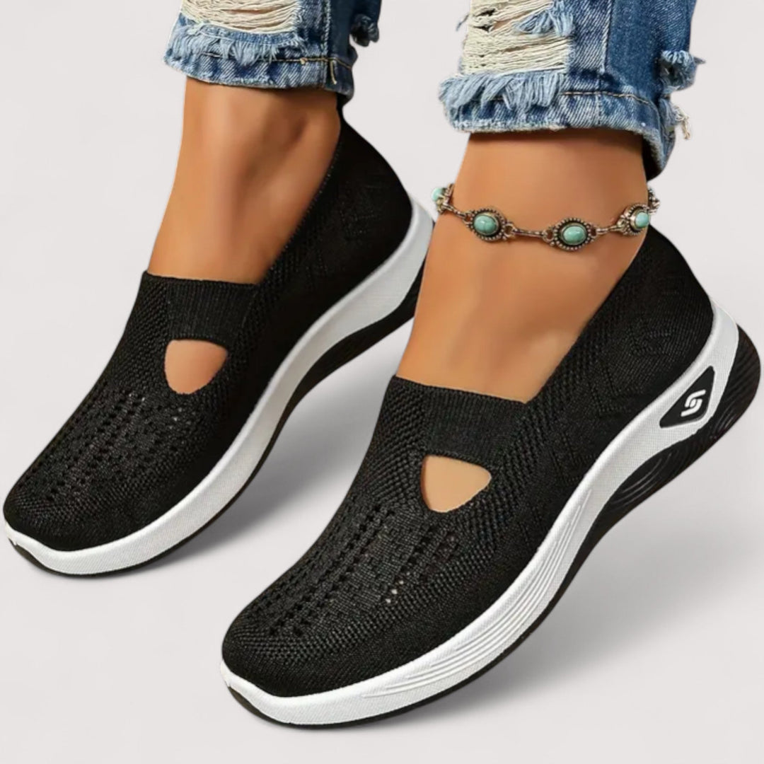Detail der rutschfesten Gummisohle und dämpfenden Gel-Technologie im Damen Komfort Sneaker. Hoher Grip.