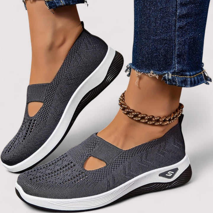 Moderne Damen Komfort Sneaker, vielseitig kombinierbar, atmungsaktiv und mit Gelsohle für besten Komfort.