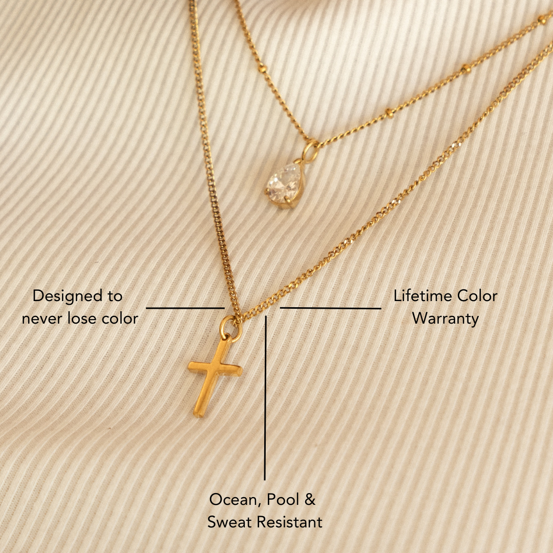 Verstellbare Damen Goldkette mit Kreuz-Anhänger, wasserfest, hypoallergener Edelstahlschmuck.