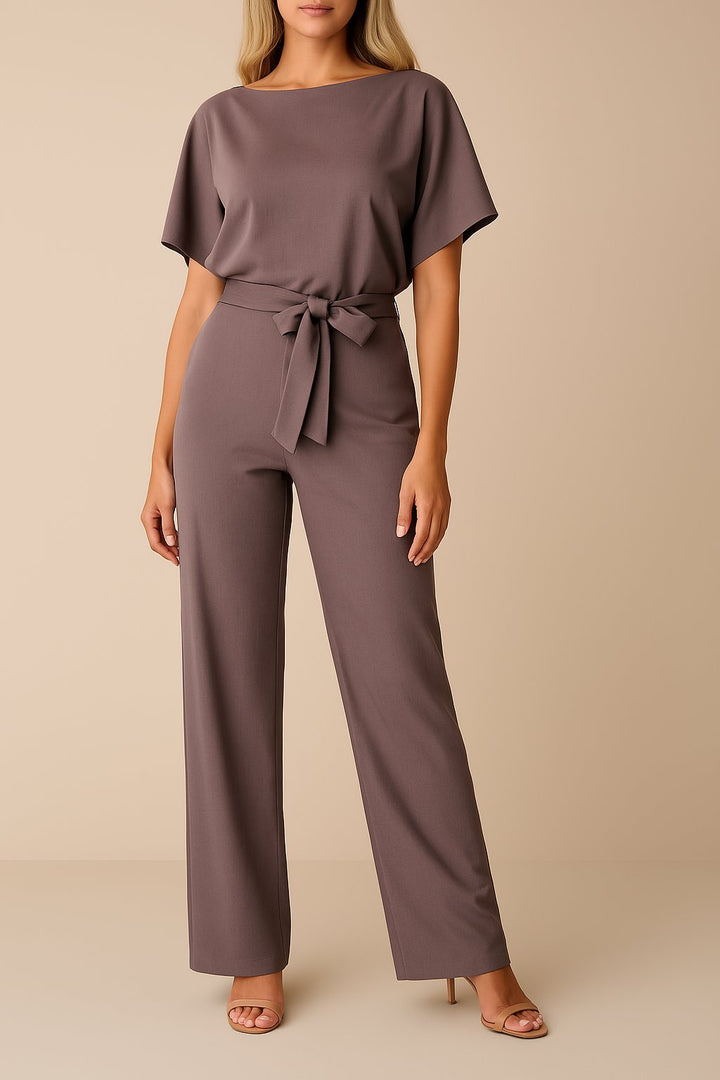 Stilvoller Damen Overall mit Bindegürtel & weitem Bein. Ein eleganter Jumpsuit für viele Anlässe.