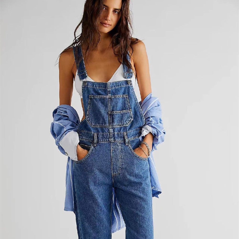 Dunkelblaue Damen Latzhose im bequemen Relaxed Fit, ideal für Alltags- & Freizeitmode.