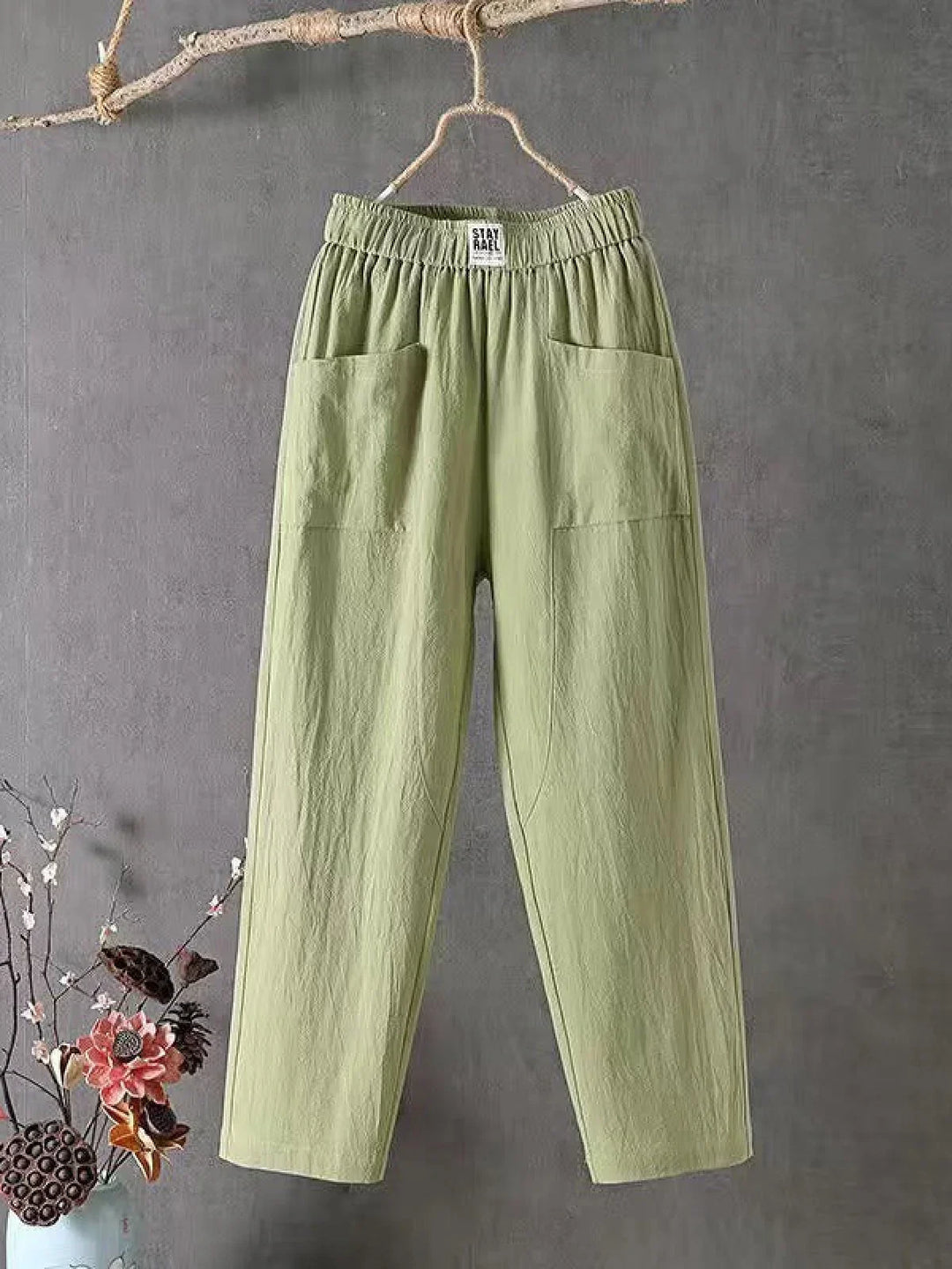 Komfortable Damenhose mit weitem Bein, leichtem Stoff & elastischem Bund. Entspanntes Design für Sommertage.