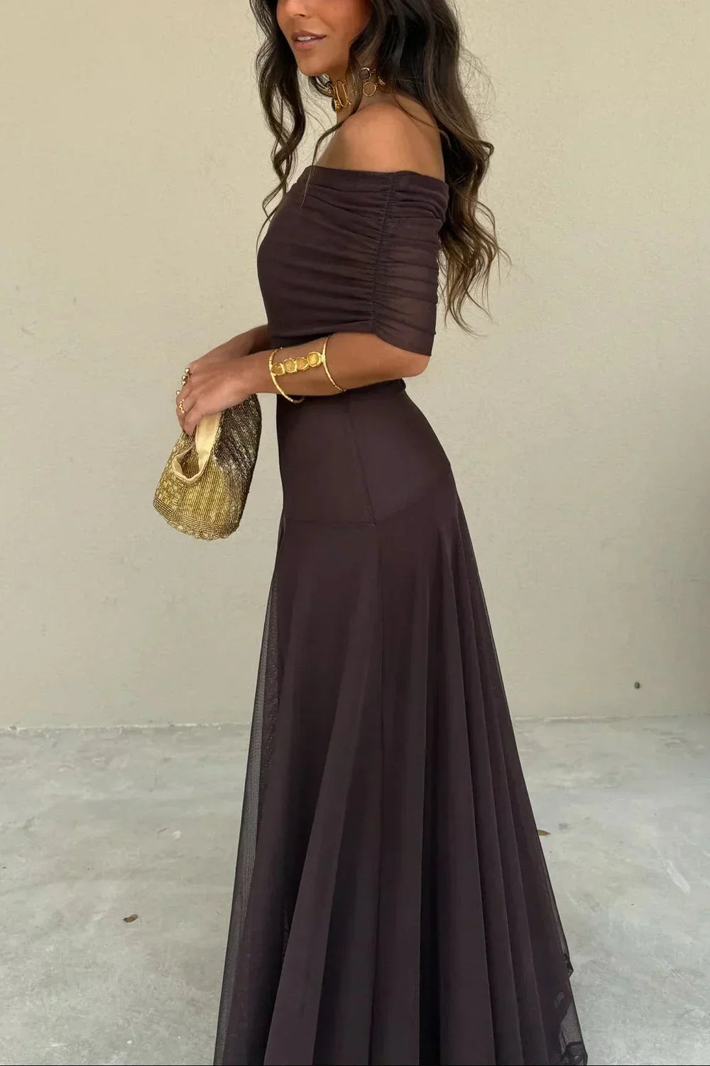 Langes One-Shoulder Rüschenkleid für Damen, ideal als Abendkleid, Partykleid oder für besondere Anlässe.