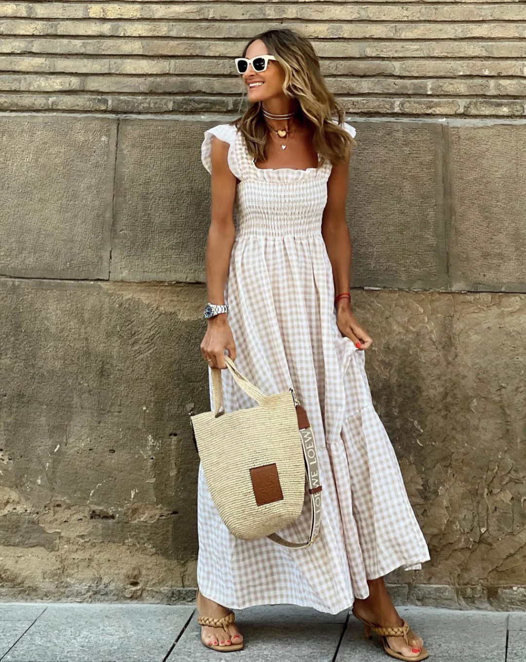 Damen Maxikleid mit elastischem Oberteil und elegantem Karomuster, ideal als Sommer- oder Freizeitkleid.