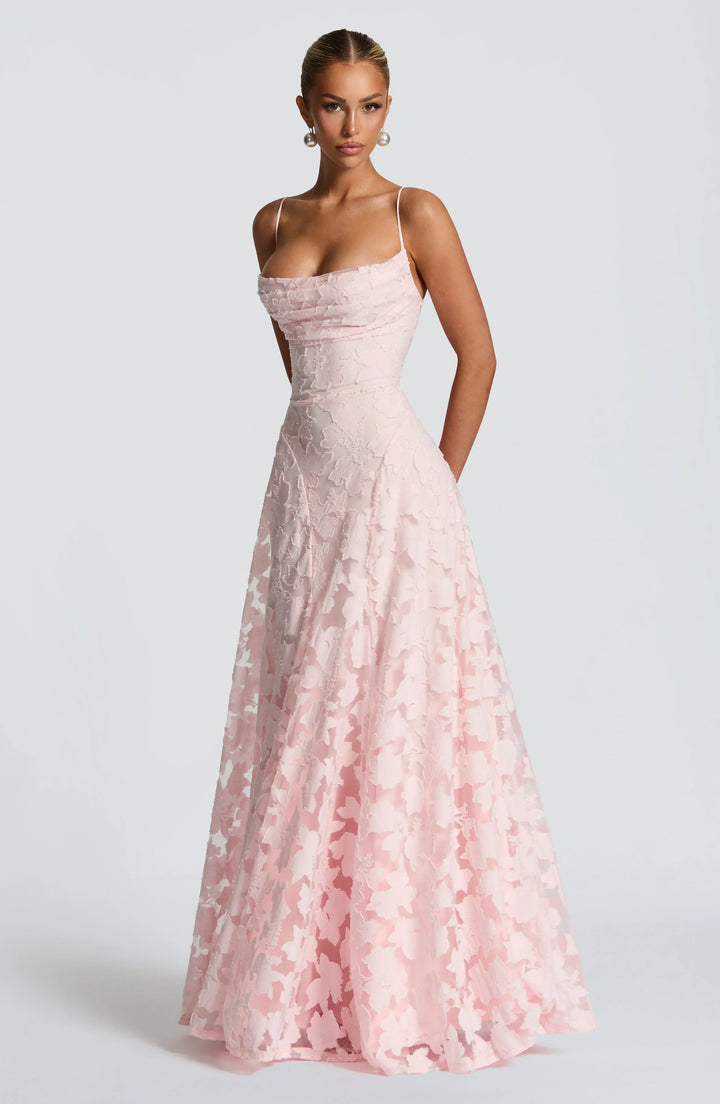 Festliches A-Linie Maxikleid für Damen, mit romantischem Blütenmuster und zarten Spaghettiträgern.