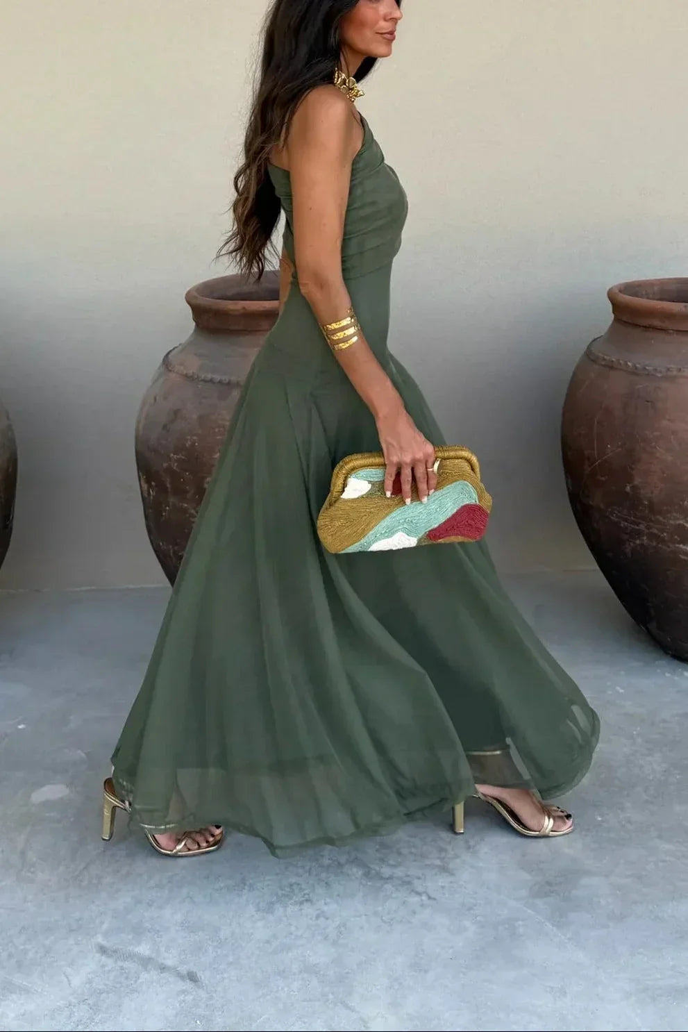 Schickes One-Shoulder Damen Abendkleid, ein Muss für elegante Anlässe und Sommernächte.