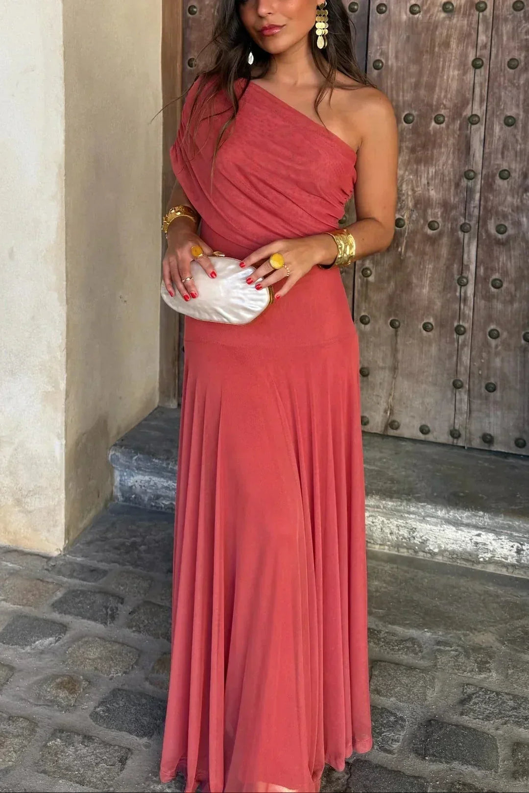 Modernes One-Shoulder Damen Maxikleid, elegant und fließend für festliche Gelegenheiten.