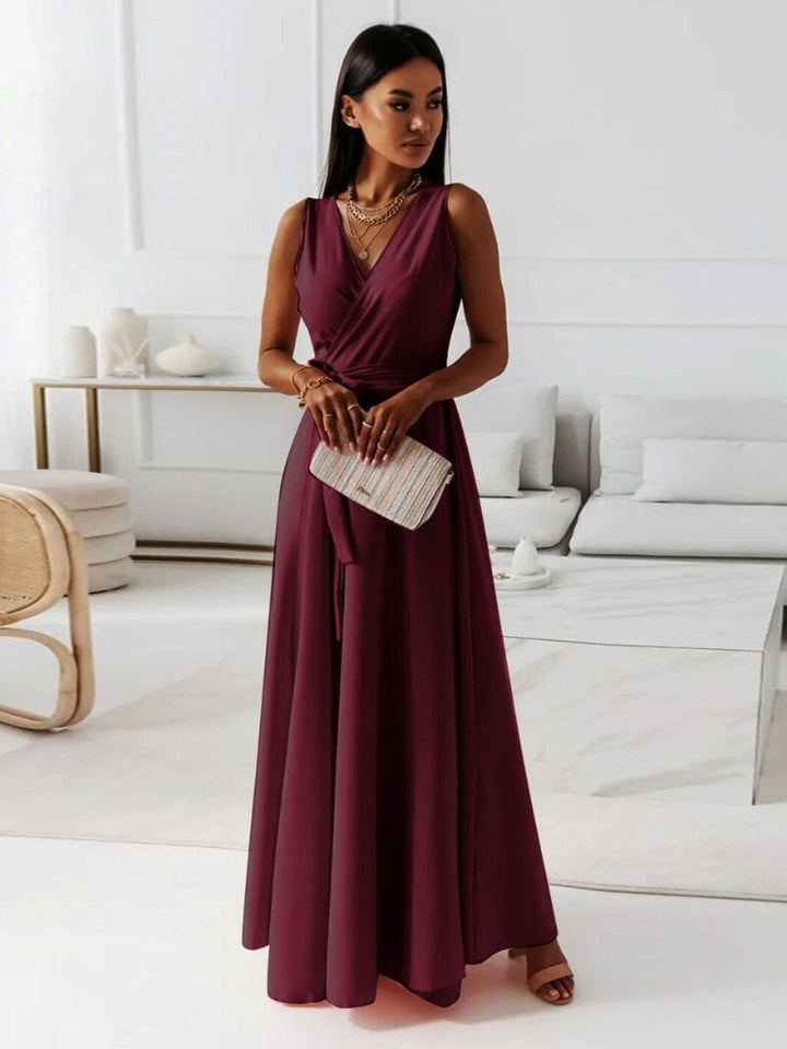 Damen Maxikleid mit V-Ausschnitt. Elegantes, fließendes Sommerkleid für festliche Anlässe oder Freizeit.