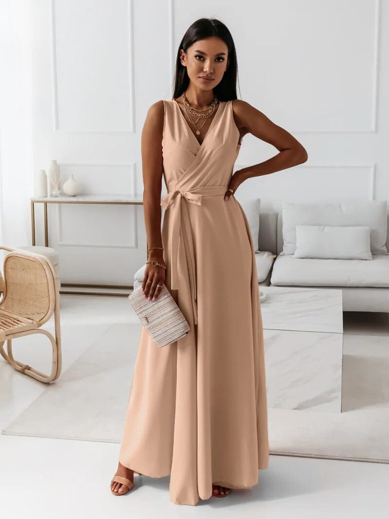 Langes Damenkleid mit elegantem V-Ausschnitt. Ein vielseitiges Freizeitkleid oder festliches Abendkleid für den Sommer.