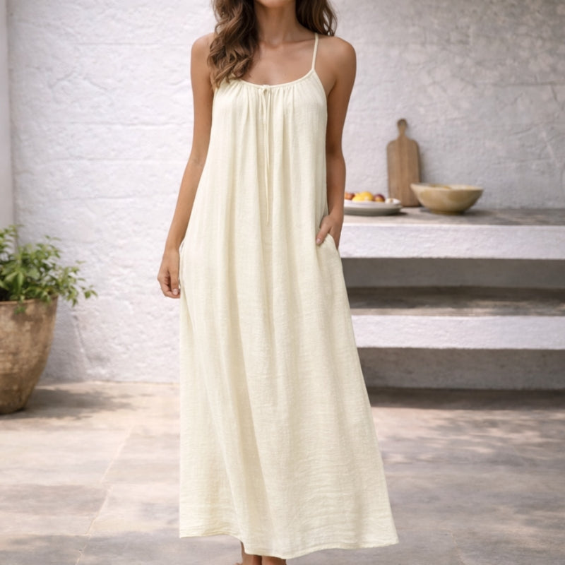 Damenmode: Elegantes Maxikleid als Strandkleid. Relaxed Fit für bequemen Sommer-Look.