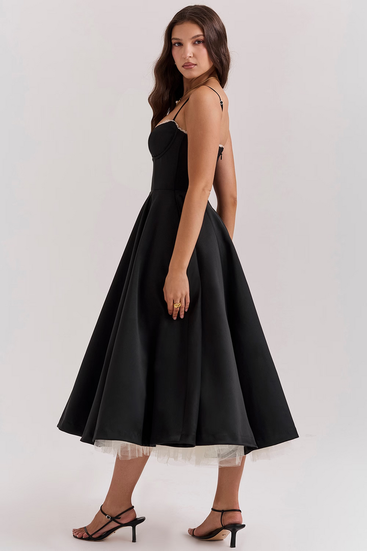 Schickes Abendkleid Midi: Korsett-Oberteil, Herz-Ausschnitt, fließender Rock. Für stilvolle Damen.
