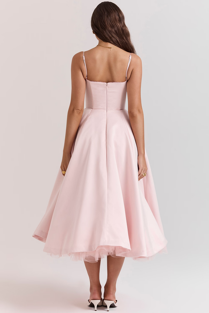 Stilvolles Damen Abendkleid: Midi-Länge, Korsett-Oberteil, fließender Rock für elegante Feste.