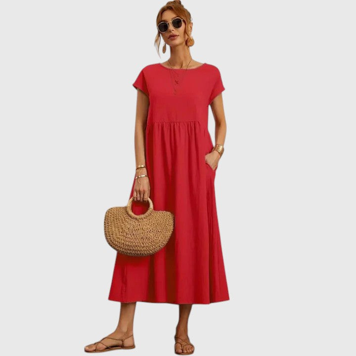 Detailansicht des weichen, luftigen Stoffes eines Damen Midikleides, perfekt für bequeme Sommertage.