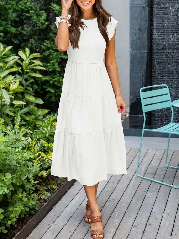 Bequemes Sommerkleid Midilänge für Damen, mit Rüschenärmeln und modernem gestuftem Look.