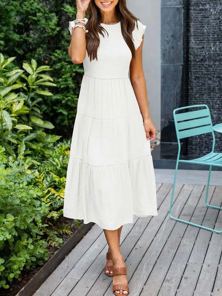 Bequemes Sommerkleid Midilänge für Damen, mit Rüschenärmeln und modernem gestuftem Look.