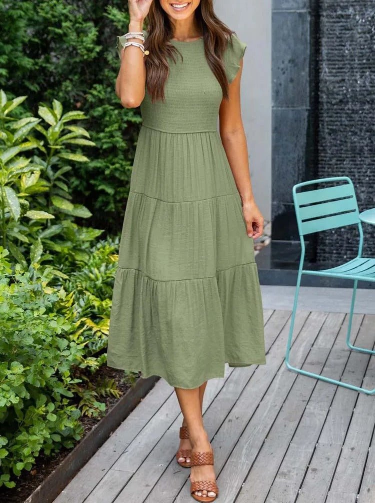 Schickes Damen Midikleid als Urlaubsoutfit, mit modischen Rüschenärmeln und bequemer Passform.