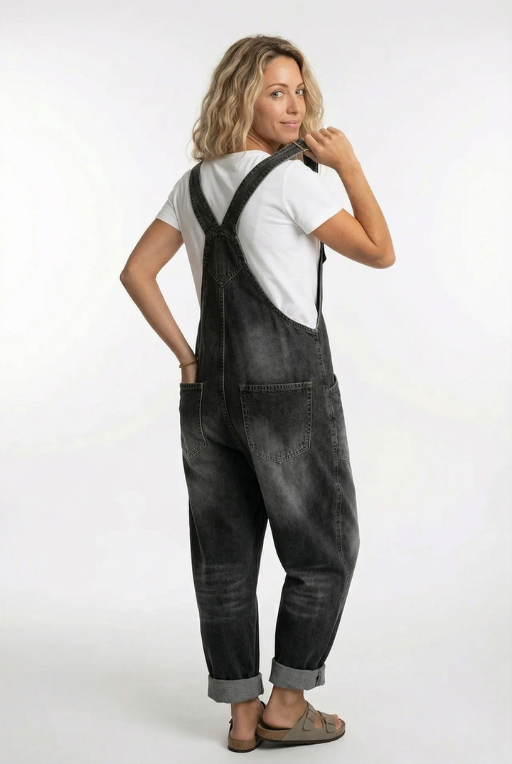 Komfortabler Damen Jumpsuit Nora, perfekt für Freizeit, mit verstellbaren Trägern & weitem Bein.
