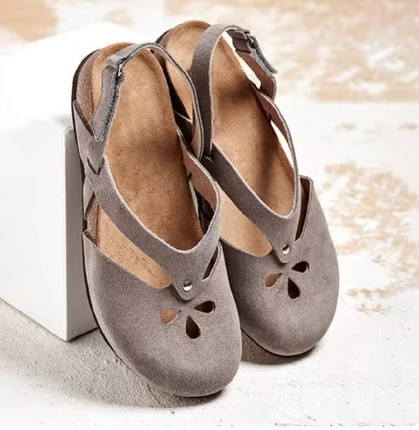 Komfortable Damensandalen mit Klettverschluss, rutschfester Sohle & orthopädischer Fußgewölbeunterstützung.