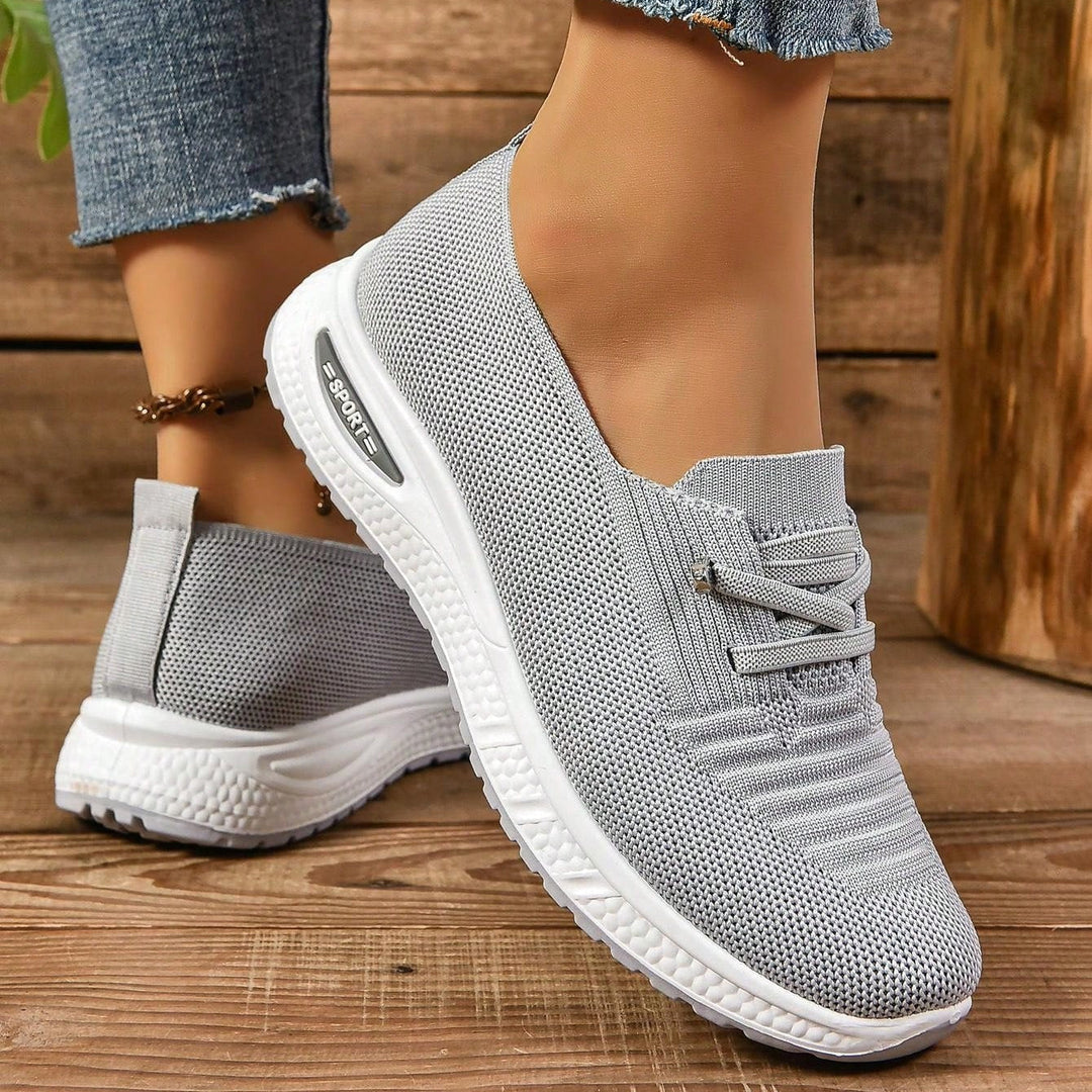 Bequeme Damen Orthopädische Slip-On-Sneakers für höchsten Komfort mit Fußgewölbestütze und weiter Zehenbox.
