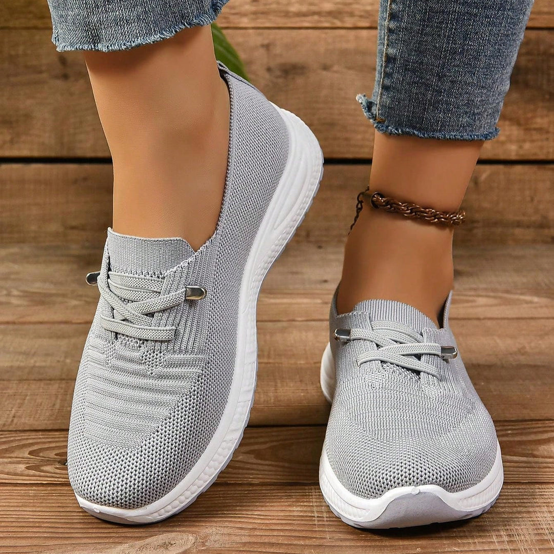 Graue Damen Slip-On-Sneakers orthopädisch, leicht anzuziehen, ideal für Freizeit, mit breiter Zehenbox.