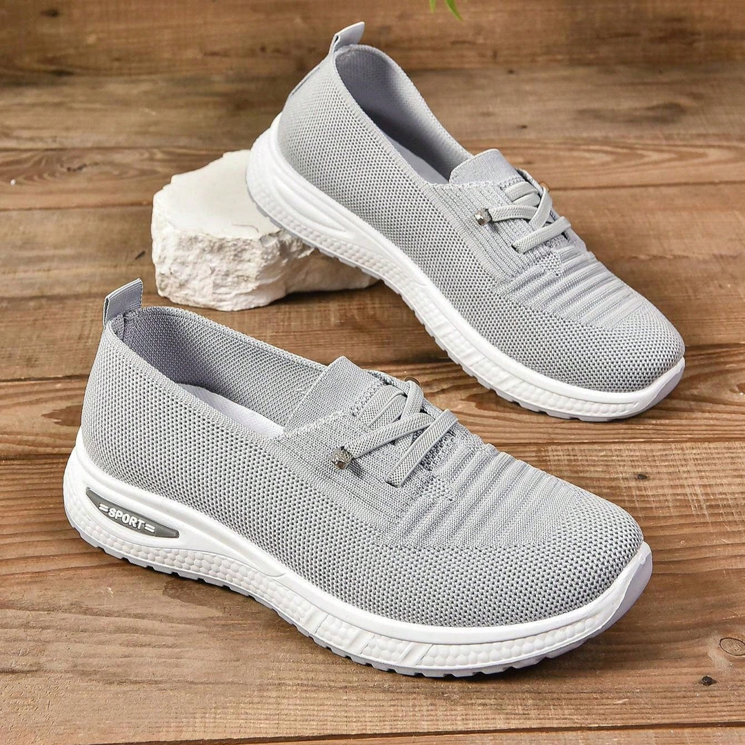 Damen orthopädische Slip-On-Sneakers grau, bieten Komfort, Fußgewölbestütze & eine geräumige Zehenbox.
