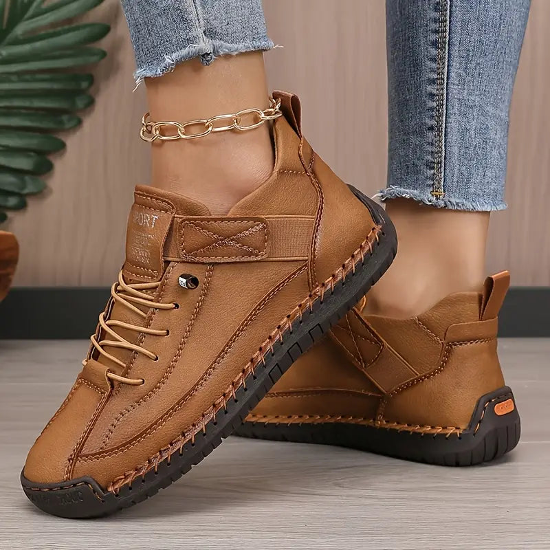 Eleganter Damen-Sneaker mit orthopädischen Eigenschaften, ideal für Arbeit und Freizeit, in neutraler Farbe.