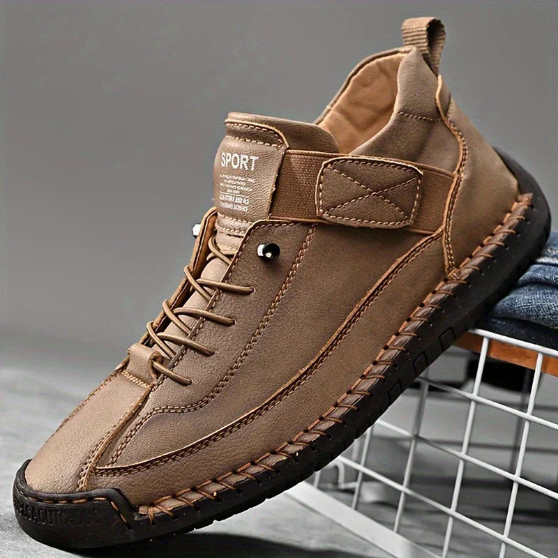 Leichter orthopädischer Slip-On Damenschuh mit weichem Innenfutter für höchsten Tragekomfort, Seitenansicht.