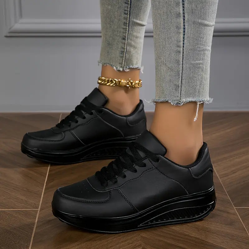 Vielseitiger Damen Turnschuh, orthopädisch & rutschfest. Optimaler Komfort für Sport & Freizeitaktivitäten.