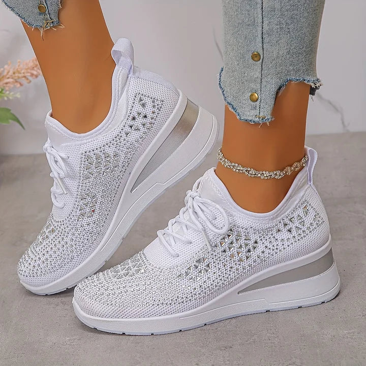 Ergonomische Damen-Komfortschuhe, orthopädisch und rutschfest, entlasten die Gelenke.