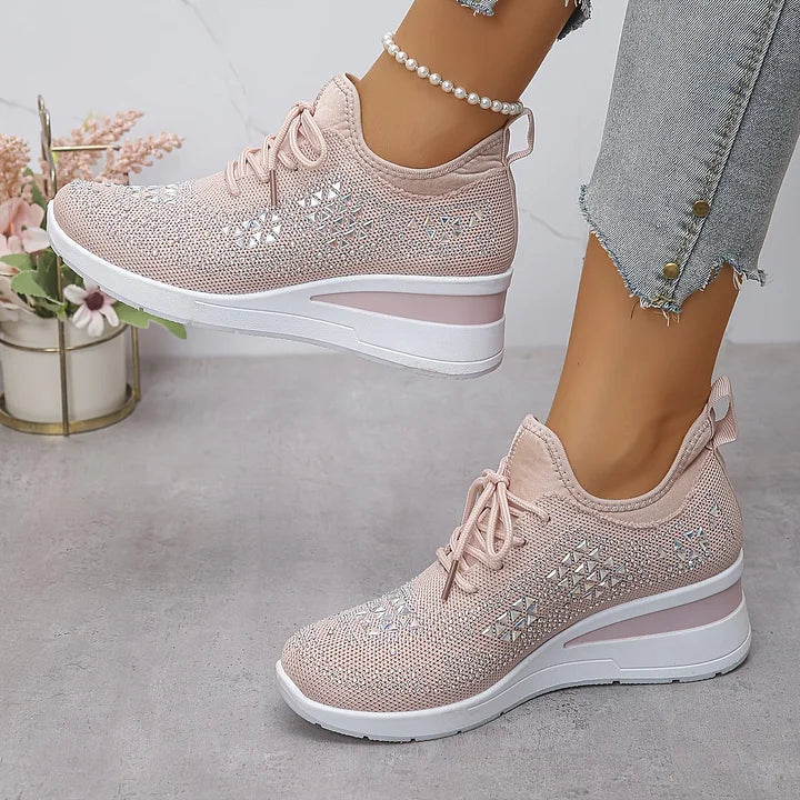 Seitenansicht: Orthopädische Damen-Freizeitschuhe, rutschfest, ergonomisches Design.