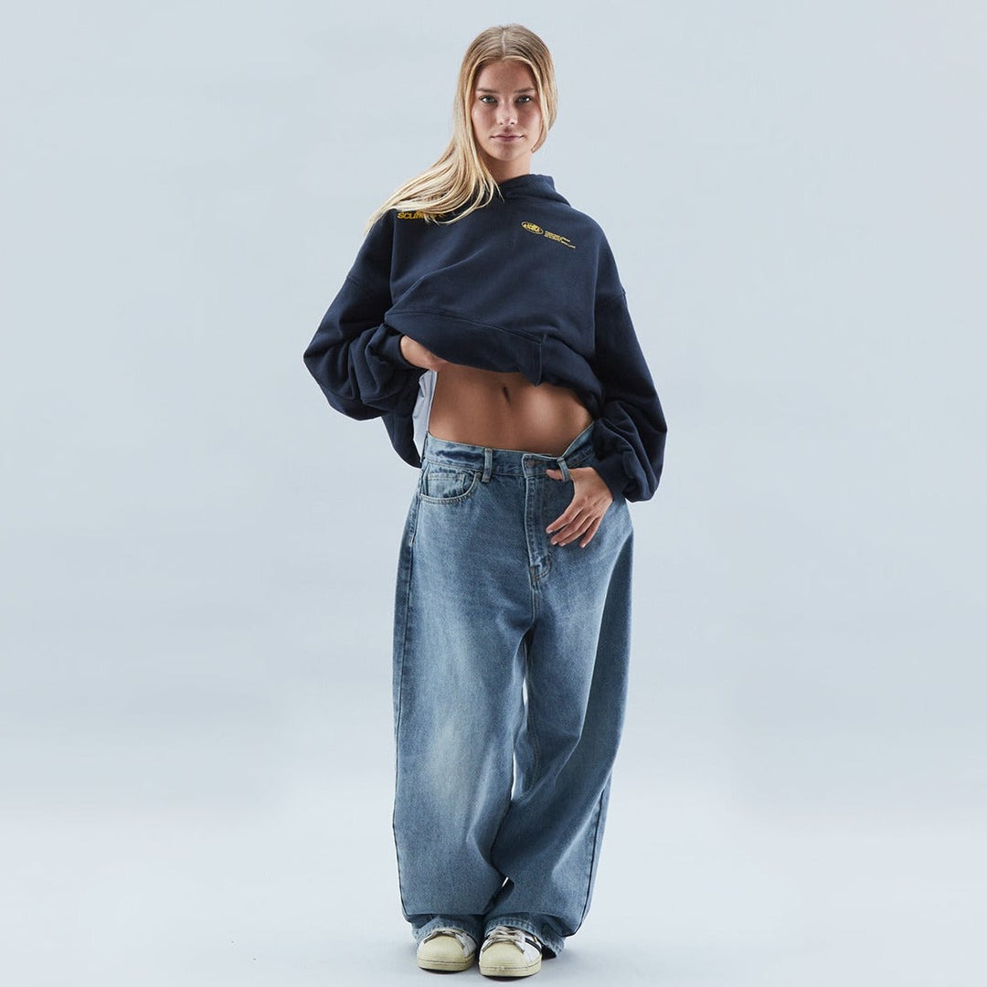 Moderner Damen Hoodie mit coolem Print, Oversize-Passform. Ideal für einen lässigen und trendigen Alltagslook.