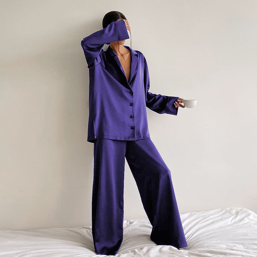 Sophistizierter Damen Schlafanzug, elegant & komfortabel, ein Must-have für stilvolle Frauen.