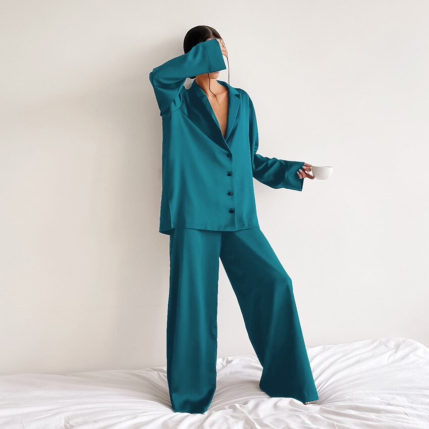 Komfortables Damen Loungewear Pyjama-Set, weich & atmungsaktiv, ideal zum Entspannen.