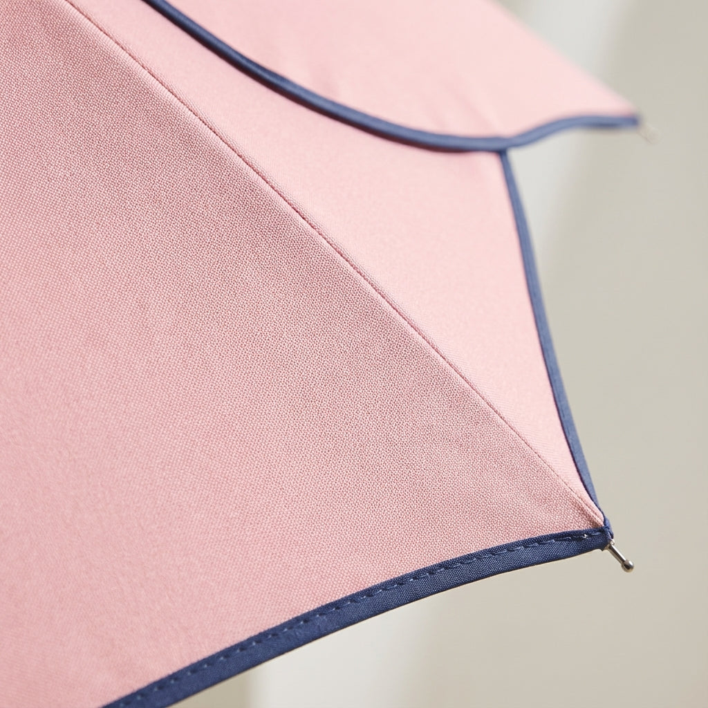 Hochwertiger Damen Regenschirm von Woodloom mit robustem Holzgriff und sturmfestem Blumendesign.