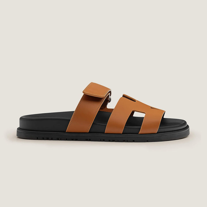 Damen Sandalen mit strapazierfähiger Sohle. Perfekte Alltagsschuhe für Strand & Stadt, stilvoll & bequem.