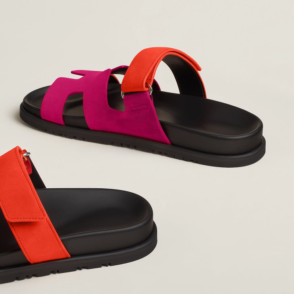Stilvolle flache Damen Sandalen, ideal für jedes Sommerabenteuer. Bequeme Schuhe für Strand & Stadt.