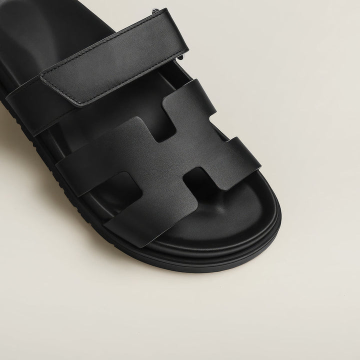 Modische Damen Sandalen mit offener Zehe, ideal als leichte Freizeitschuhe für den Sommer und Urlaub.