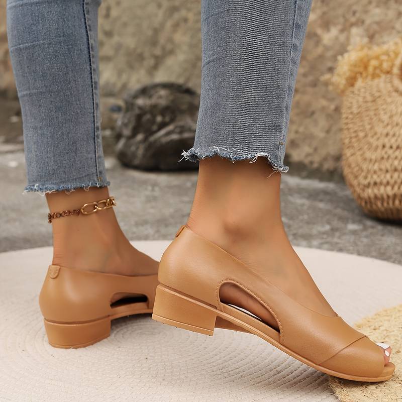 Komfortable Damen Sandalen mit Absatz für lange Sommertage. Bequeme Freizeitschuhe, elegant und schick für Damen.