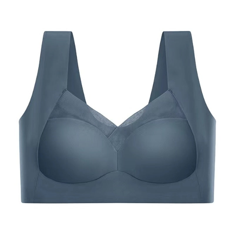 Detailansicht des Seidenstoffes und der nahtlosen Verarbeitung am Damen-Push-up-BH für Komfort.