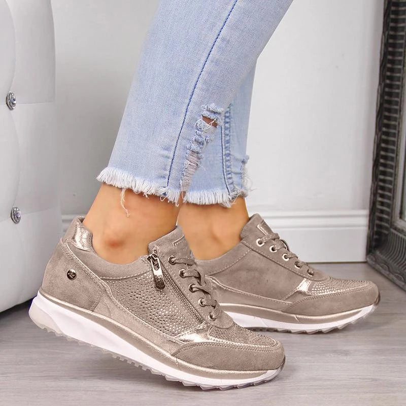 Eleganter Damen Sneaker in Grau mit Reißverschluss, sportlich-bequem für Freizeit & Alltag.