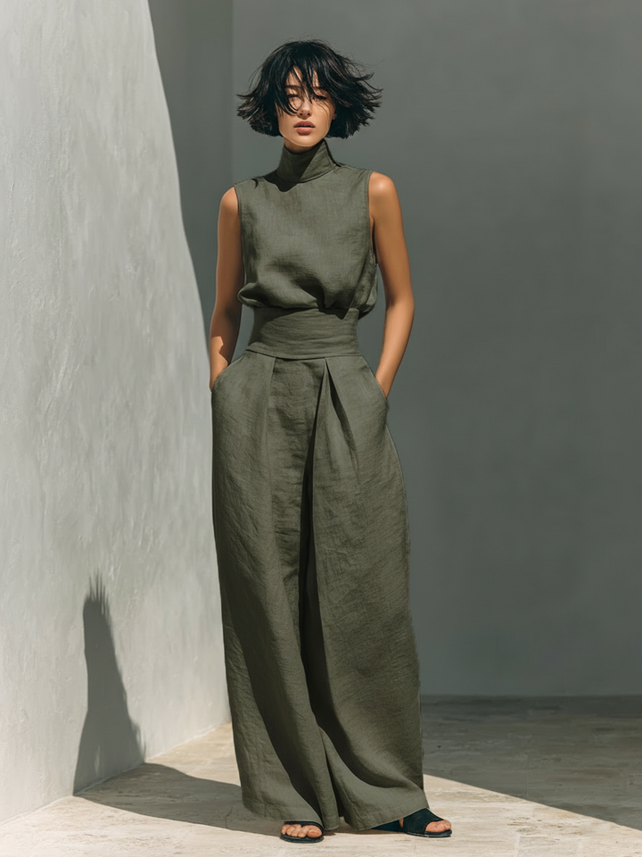 Elegantes Damen Sommer-Set Alina: Ärmellose Bluse & weite, fließende Hose in hellem Stoff. Ideal für warme Tage.