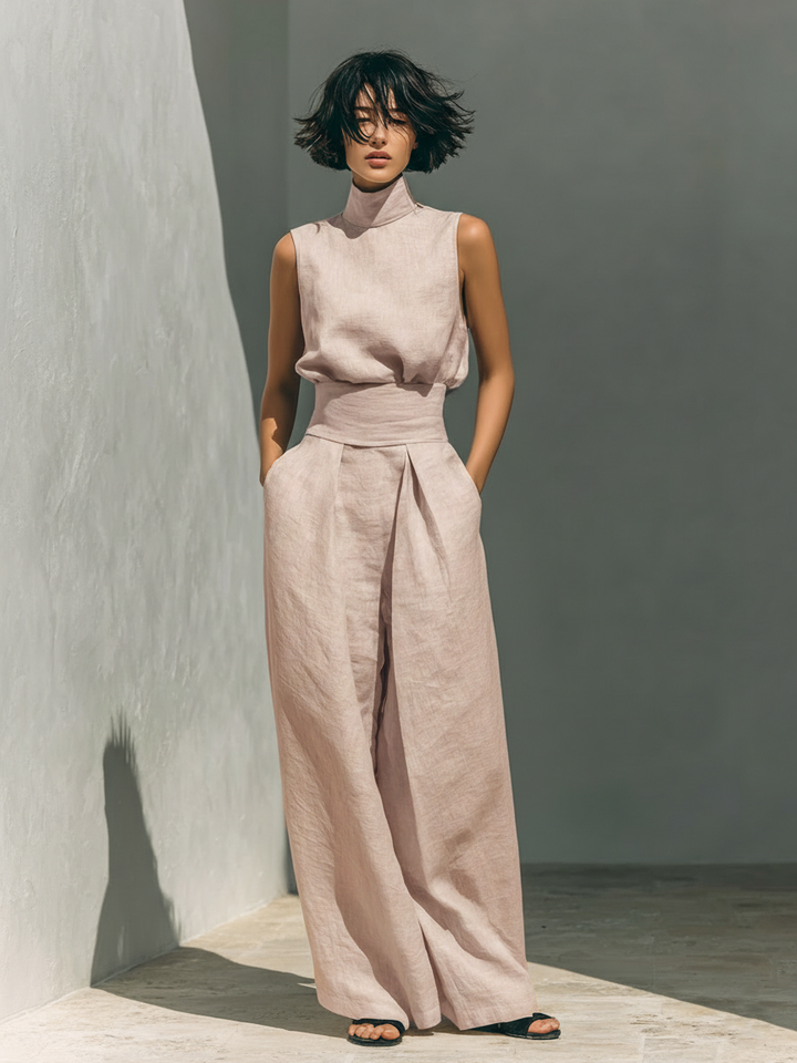 Mühelos elegantes Damen Sommer-Set Alina mit minimalistischer ärmelloser Bluse und weitem Bein für luftigen Komfort.