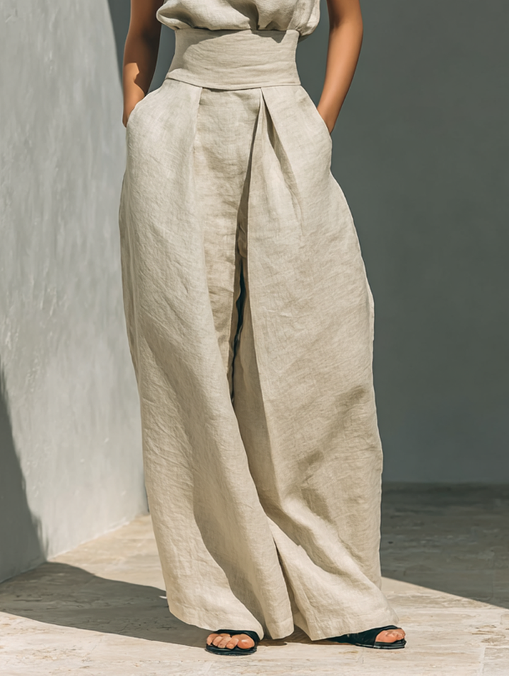 Leichtes, fließendes Damen Sommer-Set Alina, bestehend aus ärmelloser Bluse & weiter Hose. Minimalistisch & bequem.