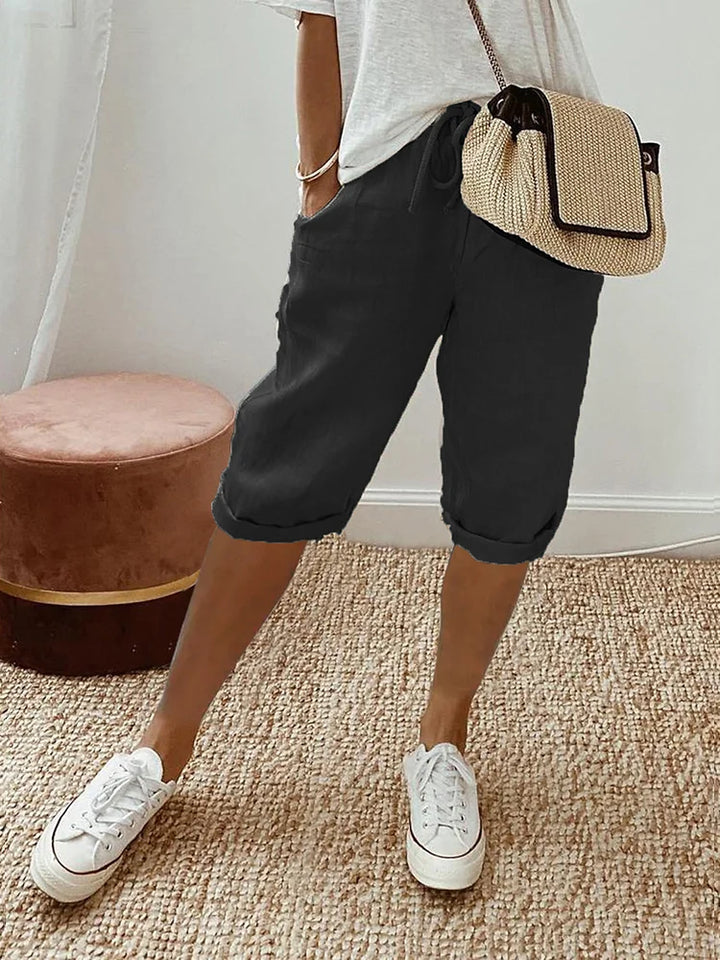Damen Sommer Shorts mit bequemem Elastikbund, ideal für Freizeit & Urlaub.