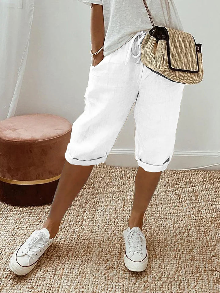 Stylische Damen Shorts mit Elastikbund, ideal für Sommer, Urlaub & moderne Streetwear-Looks.