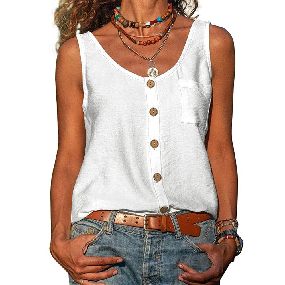 Detailaufnahme des Damen Sommer-Tops: Elegante Knopfleiste und weicher Stoff. Modisches Oberteil für Damen.