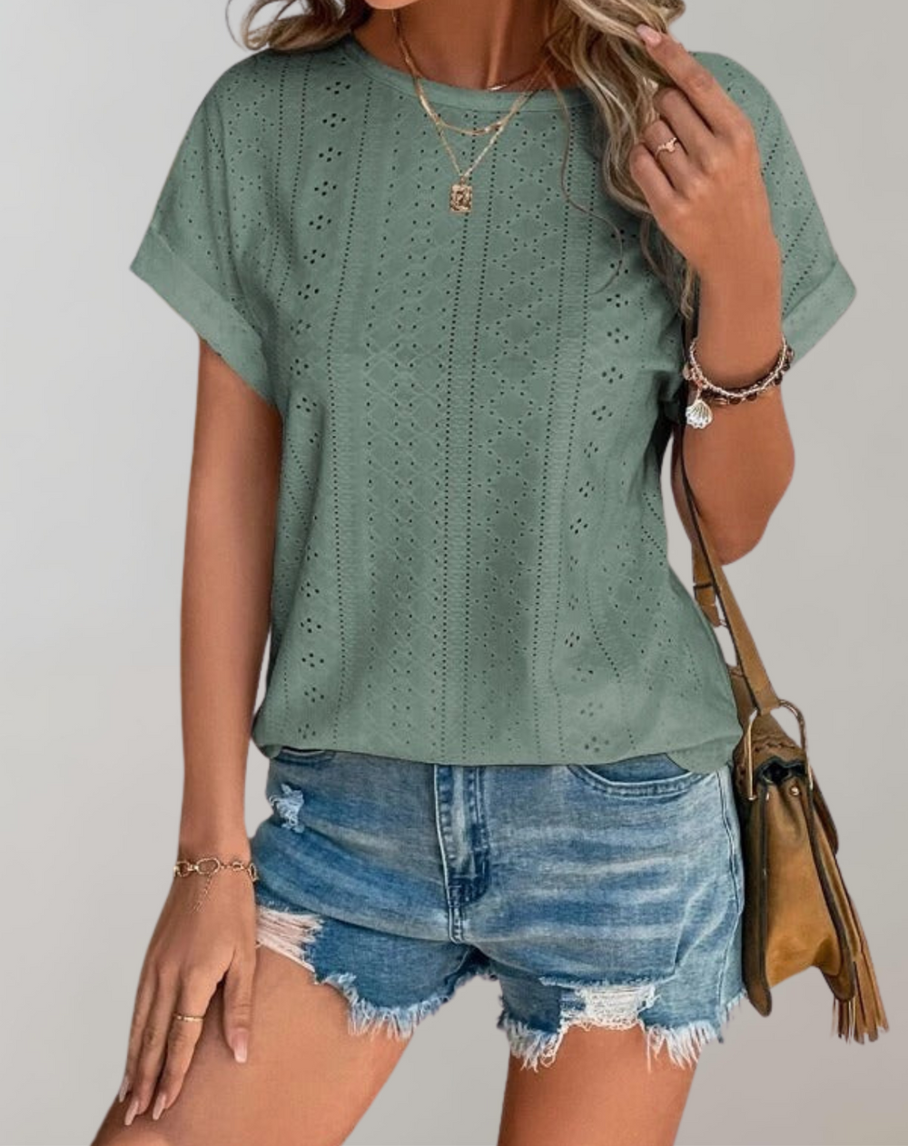 Leichte, atmungsaktive Damen Freizeitbluse mit feiner Ösenstickerei, perfekt für stilvolle Sommermode.