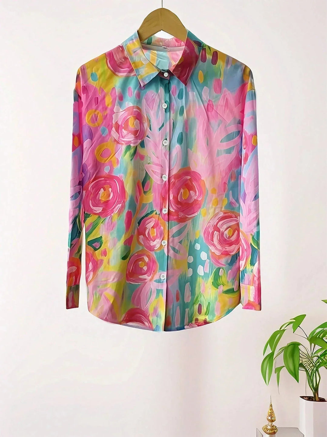 Vielseitige Damen Sommerbluse mit farbigem Blumenmuster, Langarm & Hemdkragen, ideal für Urlaub & Alltag.