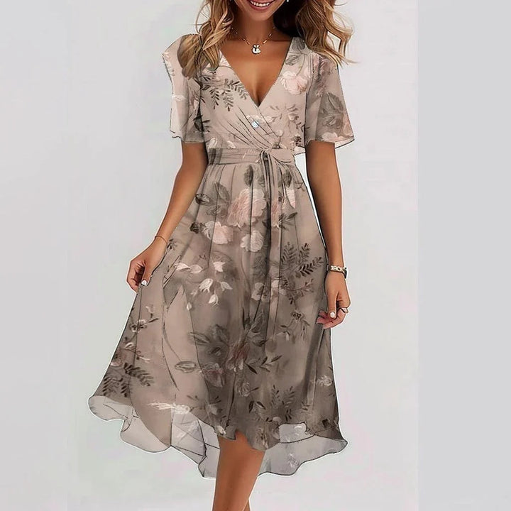 Leichtes Damen Sommerkleid, Wickeloptik, gemustert. Ideal als elegantes Freizeitkleid mit V-Ausschnitt.